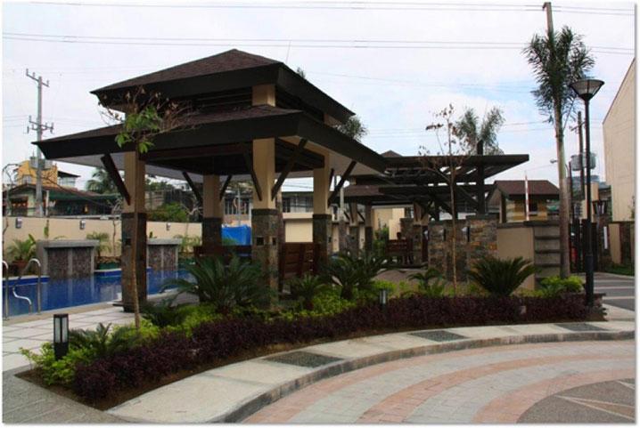 Accolade Place Pool