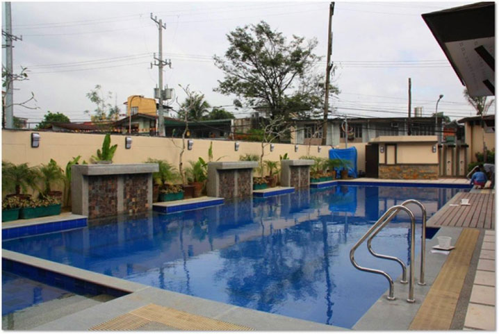 Accolade Place Pool
